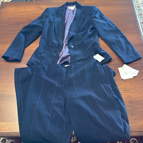 Liz Claiborne Jackets & Blazers - Liz Claiborne Suits New 2 Piece Coat & Pants Size 10 Stripe About Town Business